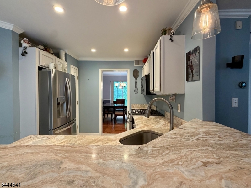 20 Winding Brook Lane Oak Ridge, NJ 07438 - Photo 4 of 23