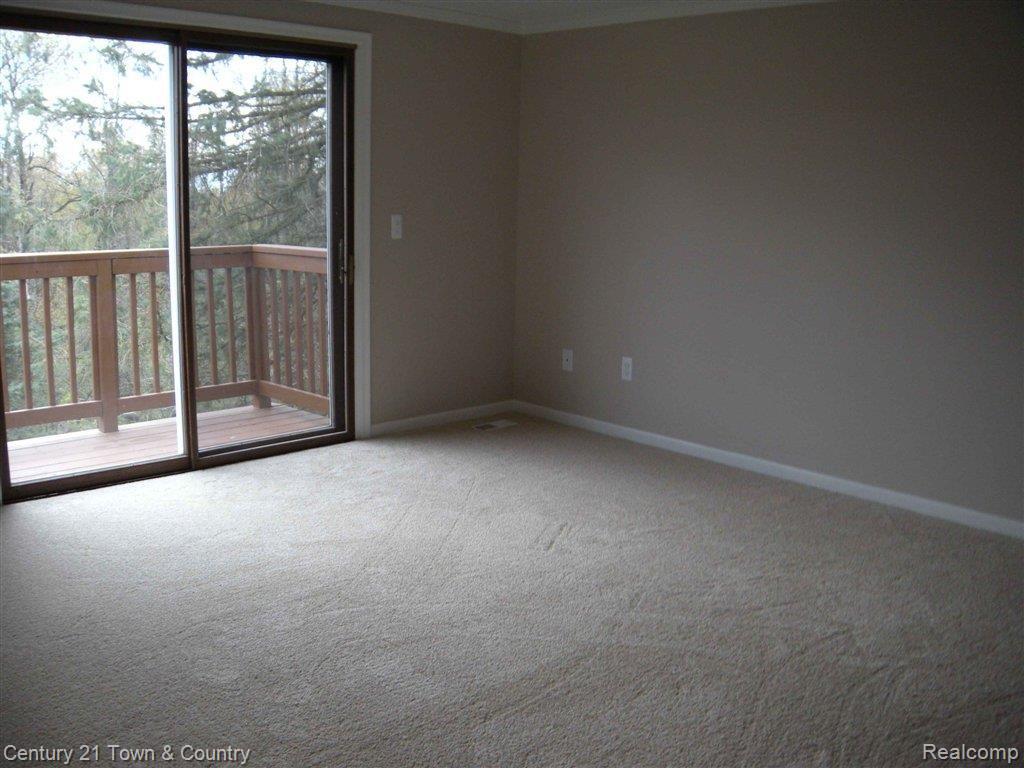 1174 East Fairview Lane Rochester, MI 48306 - Photo 12 of 21 DSCN5089a.JPG