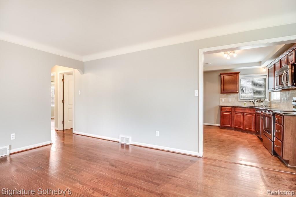 2563 Dorchester Road Birmingham, MI 48009 - Photo 5 of 27