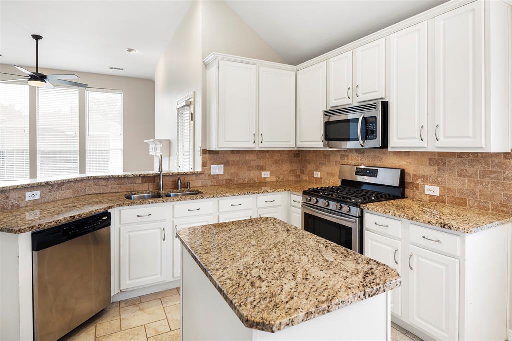 465 Ridge Meade Drive Lewisville, TX 75067 - Photo 12 of 38