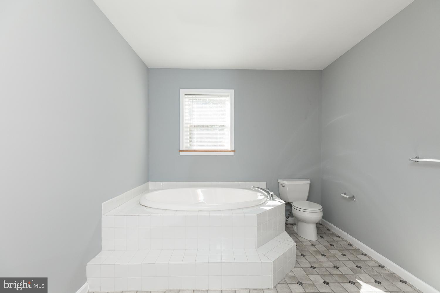 534 Perry Road Winchester, VA 22602 - Photo 14 of 25 Primary Bathroom