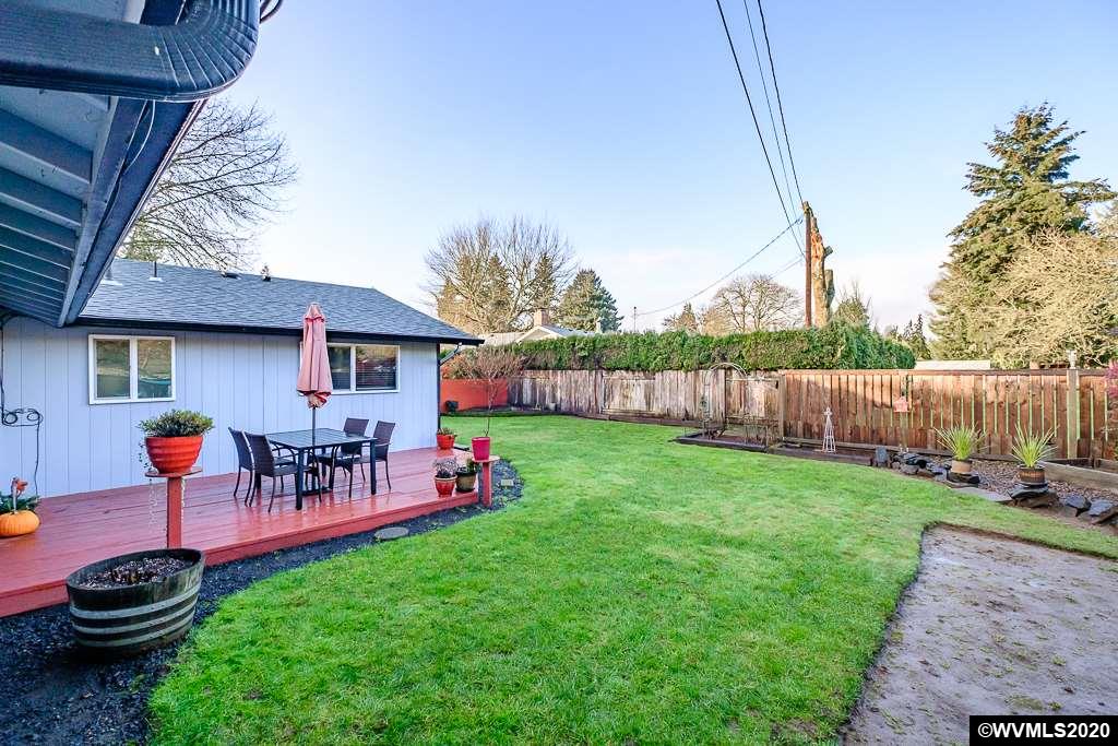 1675 Northeast Mayview Drive Albany, OR 97321 - Photo 10 of 41