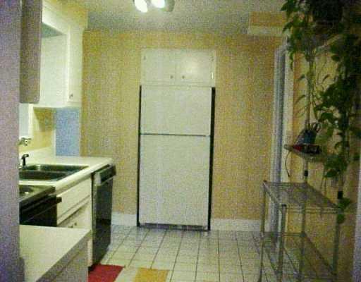 238 Rockingham Road Pittsburgh, PA 15238 - Photo 6 of 8 Kitchen.