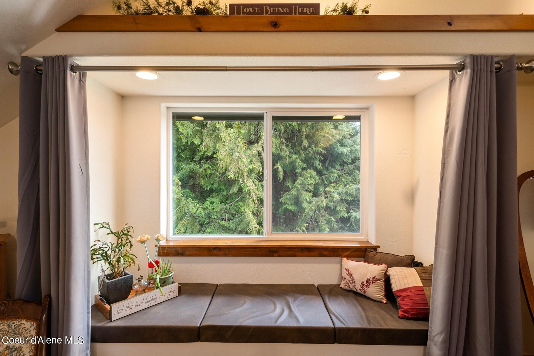 181 Calypso Lane Sandpoint, ID 83864 - Photo 18 of 61 Window seating