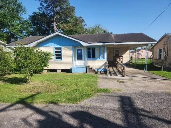 $50,000 | 805 Dr Martin Luther King Drive, Napoleonville, LA 70390