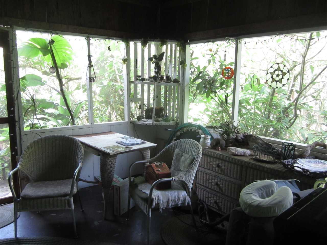 1085 West Kuiaha Road Haiku, HI 96708 - Photo 20 of 23 a view of a dining room with furniture and windows