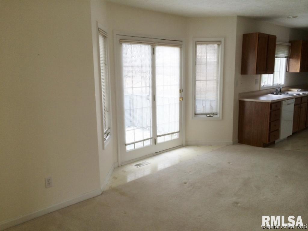 19436 Pinecrest Road Petersburg, IL 62675 - Photo 5 of 22 Gallery Image 5
