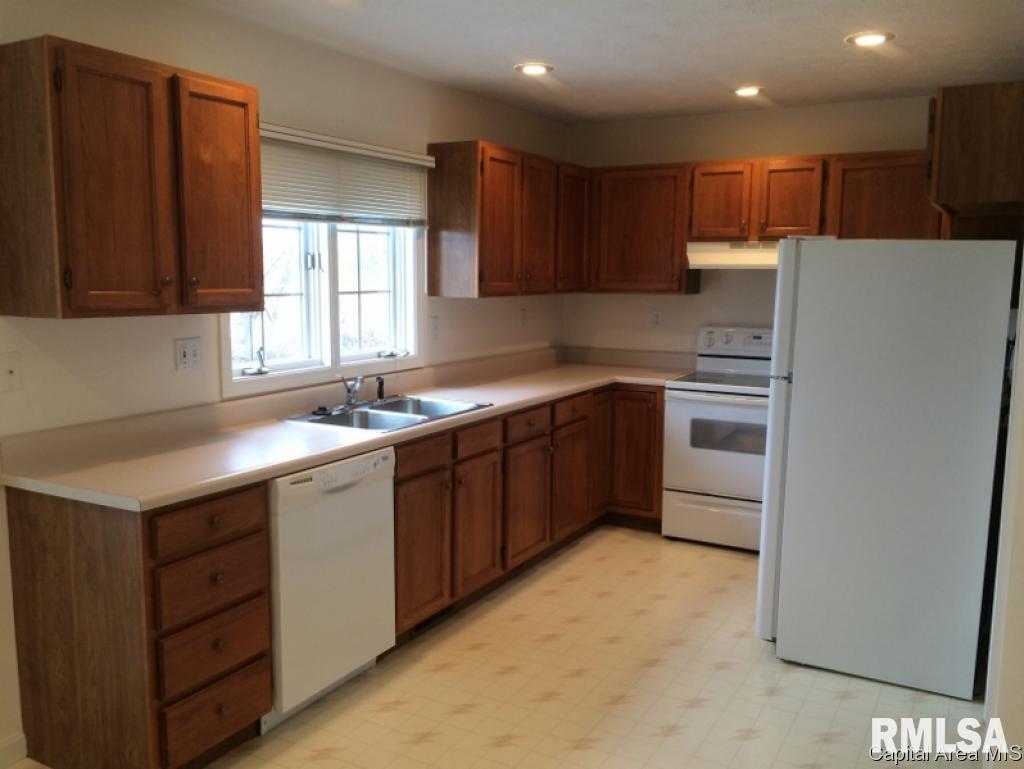 19436 Pinecrest Road Petersburg, IL 62675 - Photo 7 of 22 Gallery Image 7