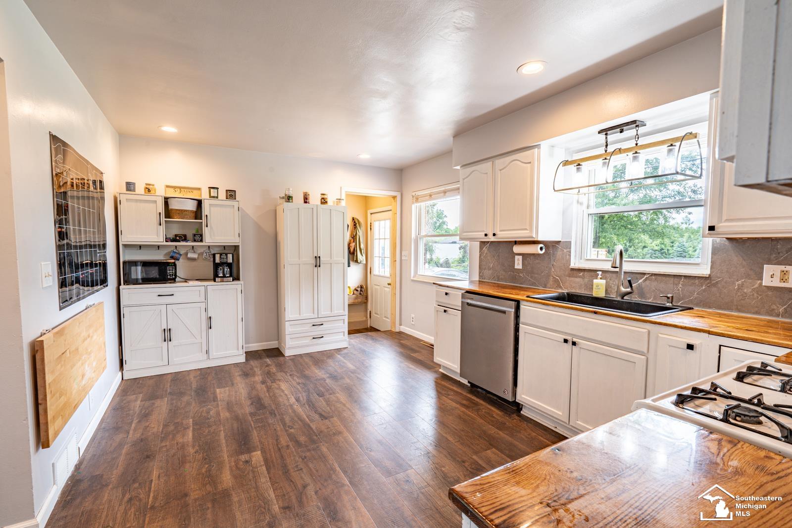 14454 Dixon Road Dundee, MI 48131 - Photo 5 of 33