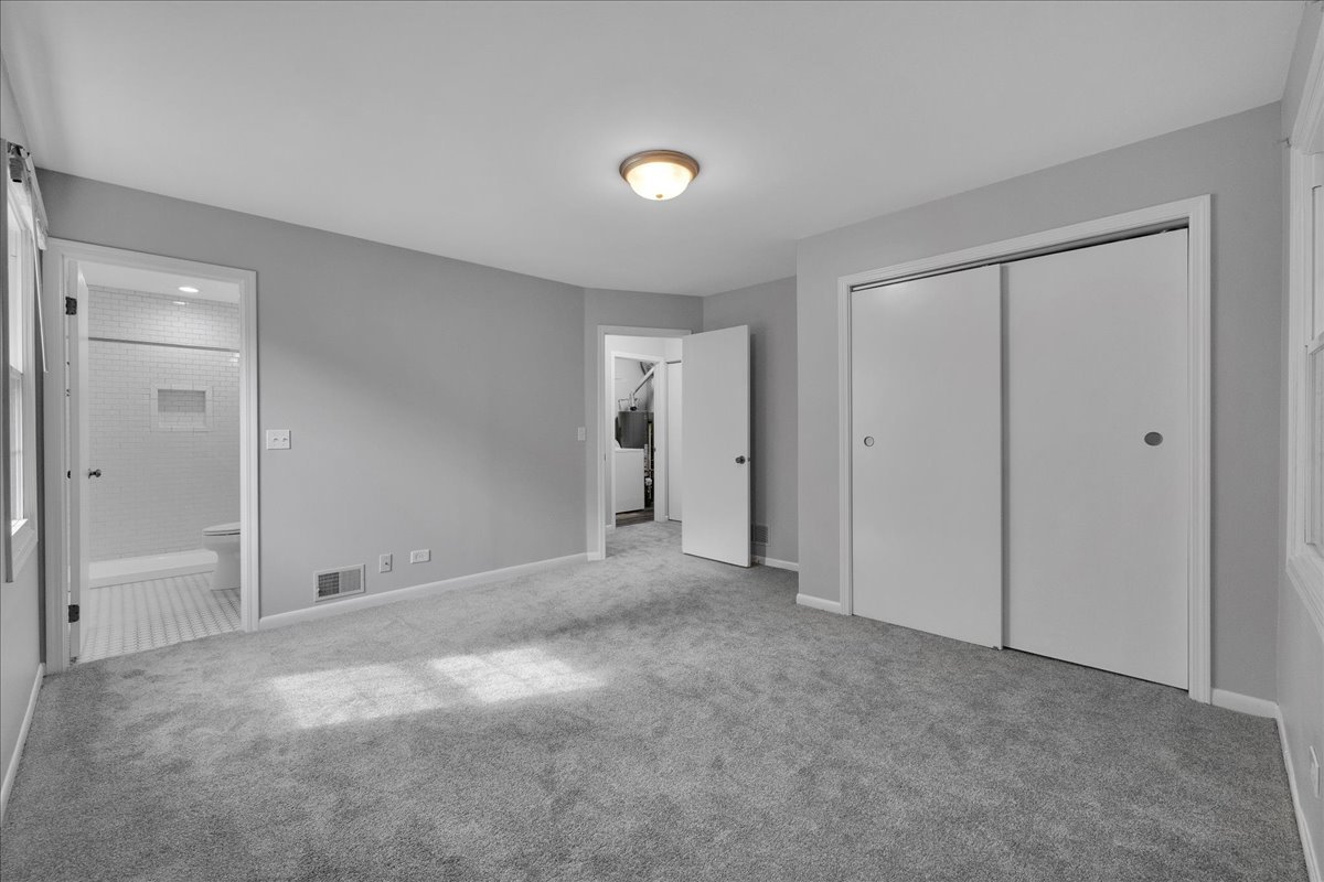 1049 Oswego Road Naperville, IL 60540 - Photo 18 of 27