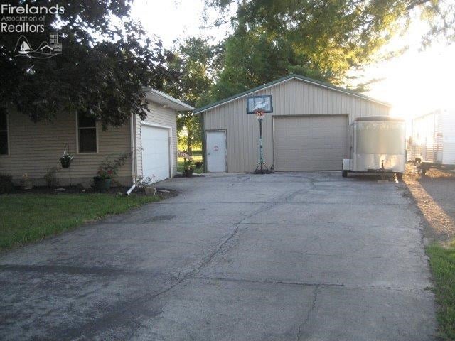 1398 Smith Road Fremont, OH 43420 - Photo 3 of 10 Gallery Image 3