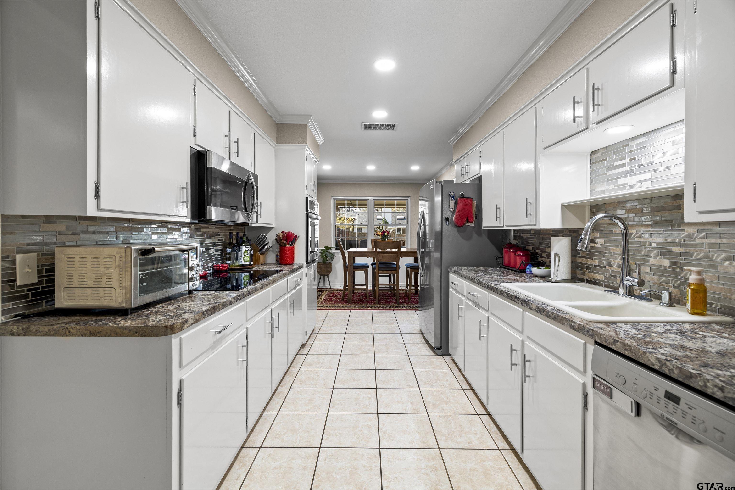 8235 Baylor Drive Tyler, TX 75703 - Photo 10 of 31