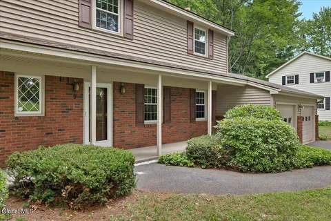 $450,000 | 9 Chestnut Lane, Clifton Park, NY 12065