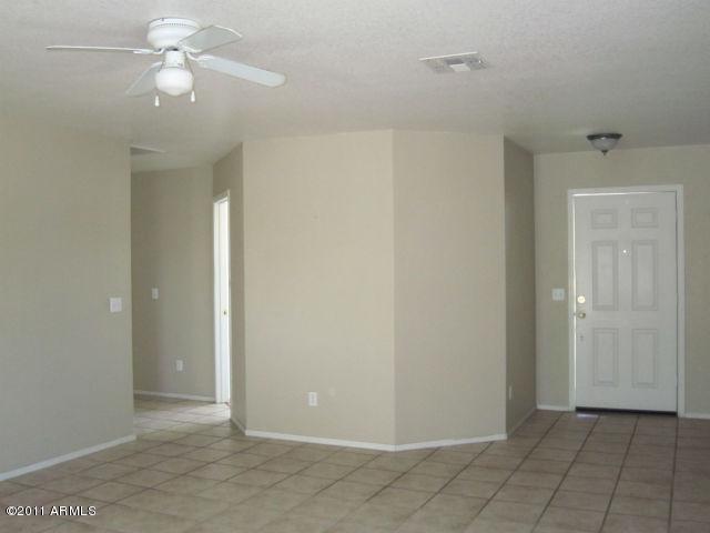 7975 West Hatcher Road Peoria, AZ 85345 - Photo 3 of 16 Living room