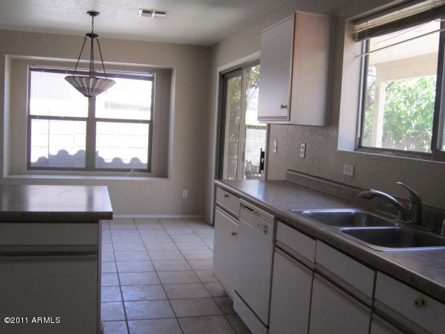 7975 West Hatcher Road Peoria, AZ 85345 - Photo 6 of 16 Kitchen