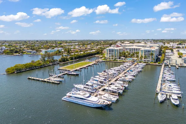 $425,000 | 806 East Windward Way, Unit 403, Lantana, FL 33462