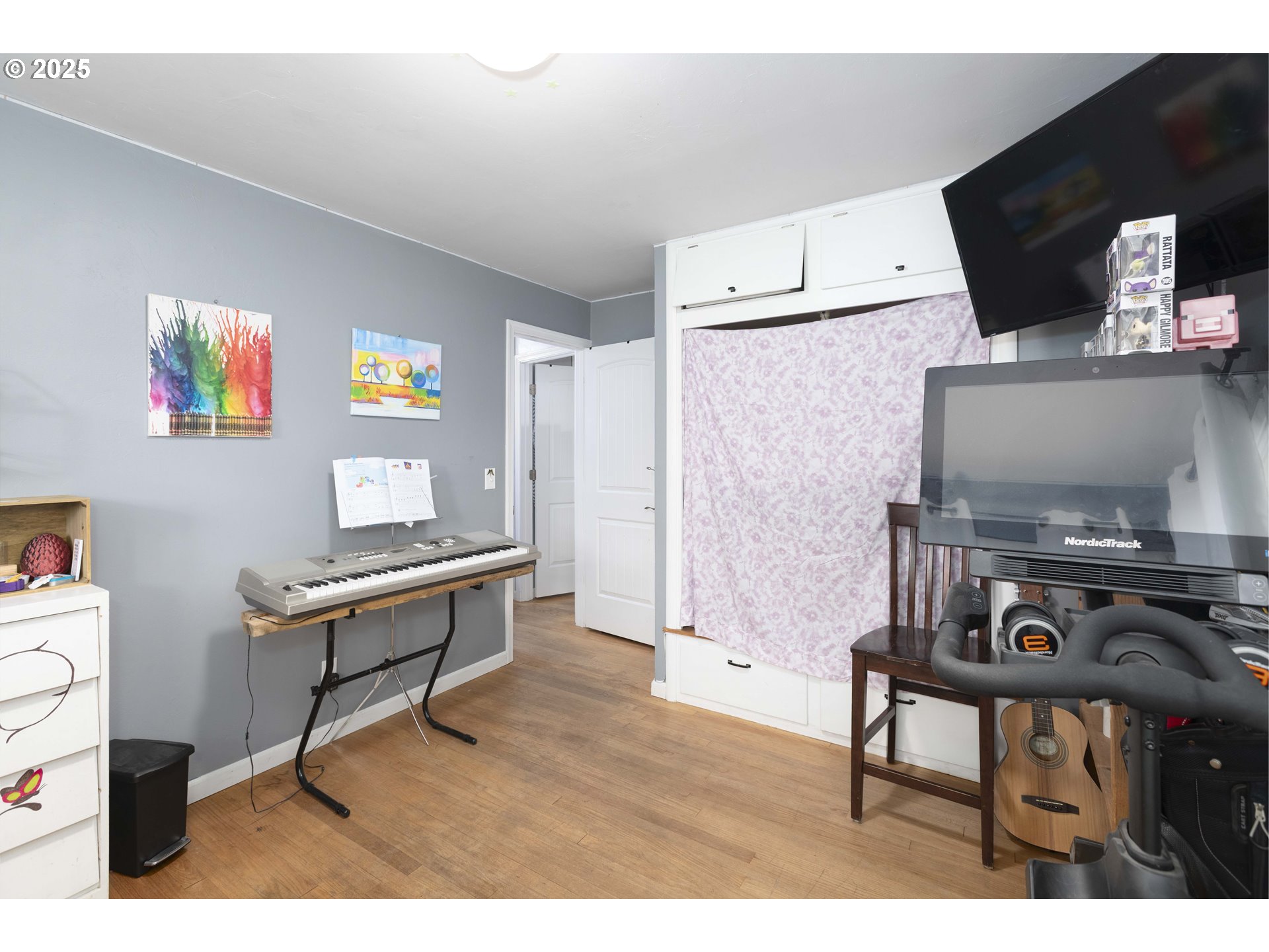 811 Northeast Clyde Place, Unit 116C Grants Pass, OR 97526 - Photo 13 of 37 a view of a workspace with furniture