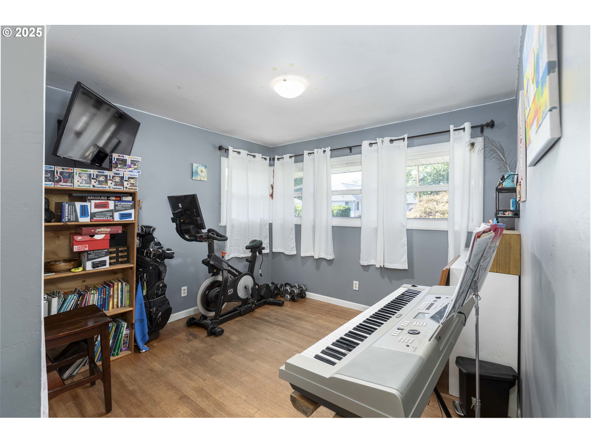 811 Northeast Clyde Place, Unit 116C Grants Pass, OR 97526 - Photo 14 of 37 a living room with furniture a bookshelf and a window