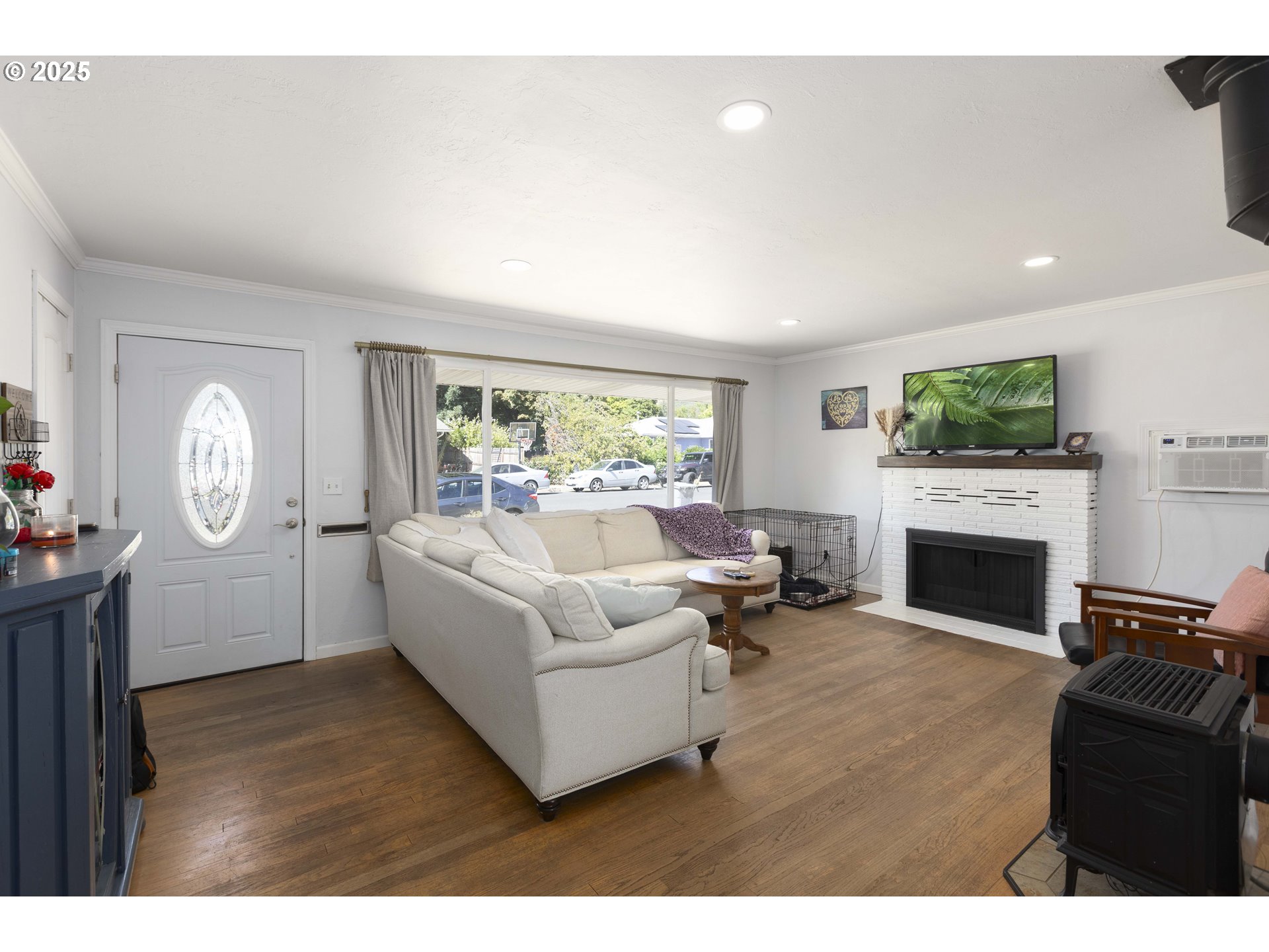 811 Northeast Clyde Place, Unit 116C Grants Pass, OR 97526 - Photo 24 of 37 a living room with furniture a fireplace and a flat screen tv