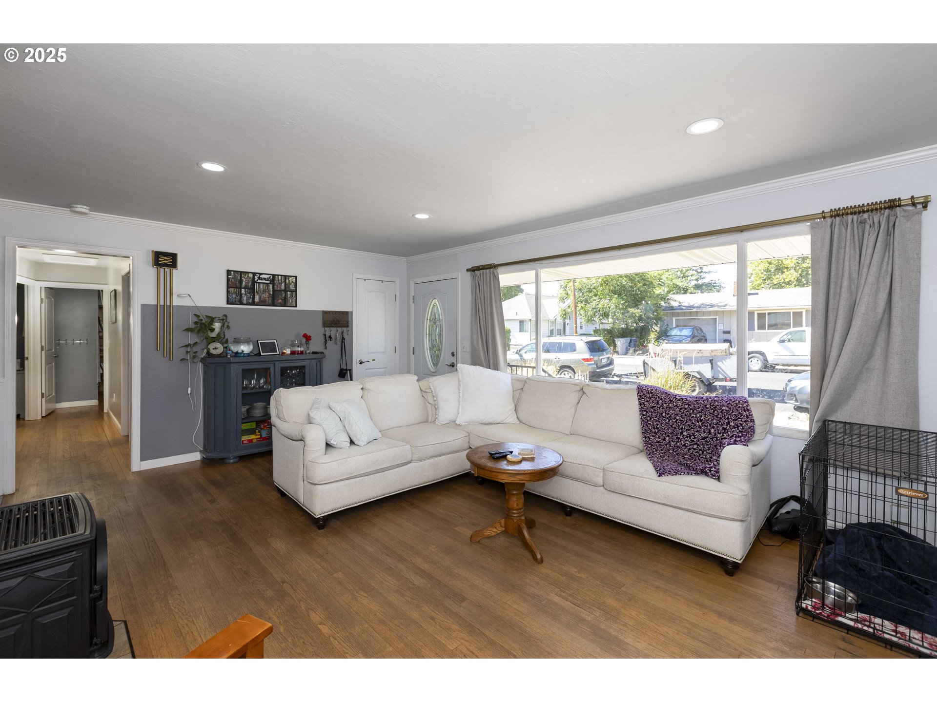 811 Northeast Clyde Place, Unit 116C Grants Pass, OR 97526 - Photo 25 of 37 a living room with furniture and a large window