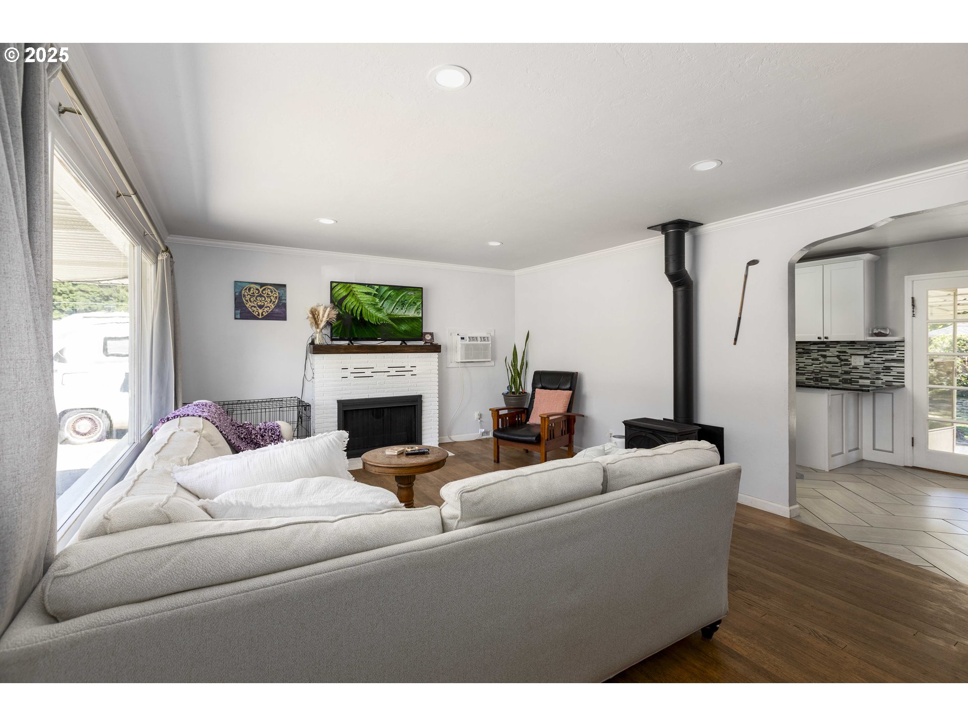 811 Northeast Clyde Place, Unit 116C Grants Pass, OR 97526 - Photo 27 of 37 a living room with fireplace furniture and a wooden floor
