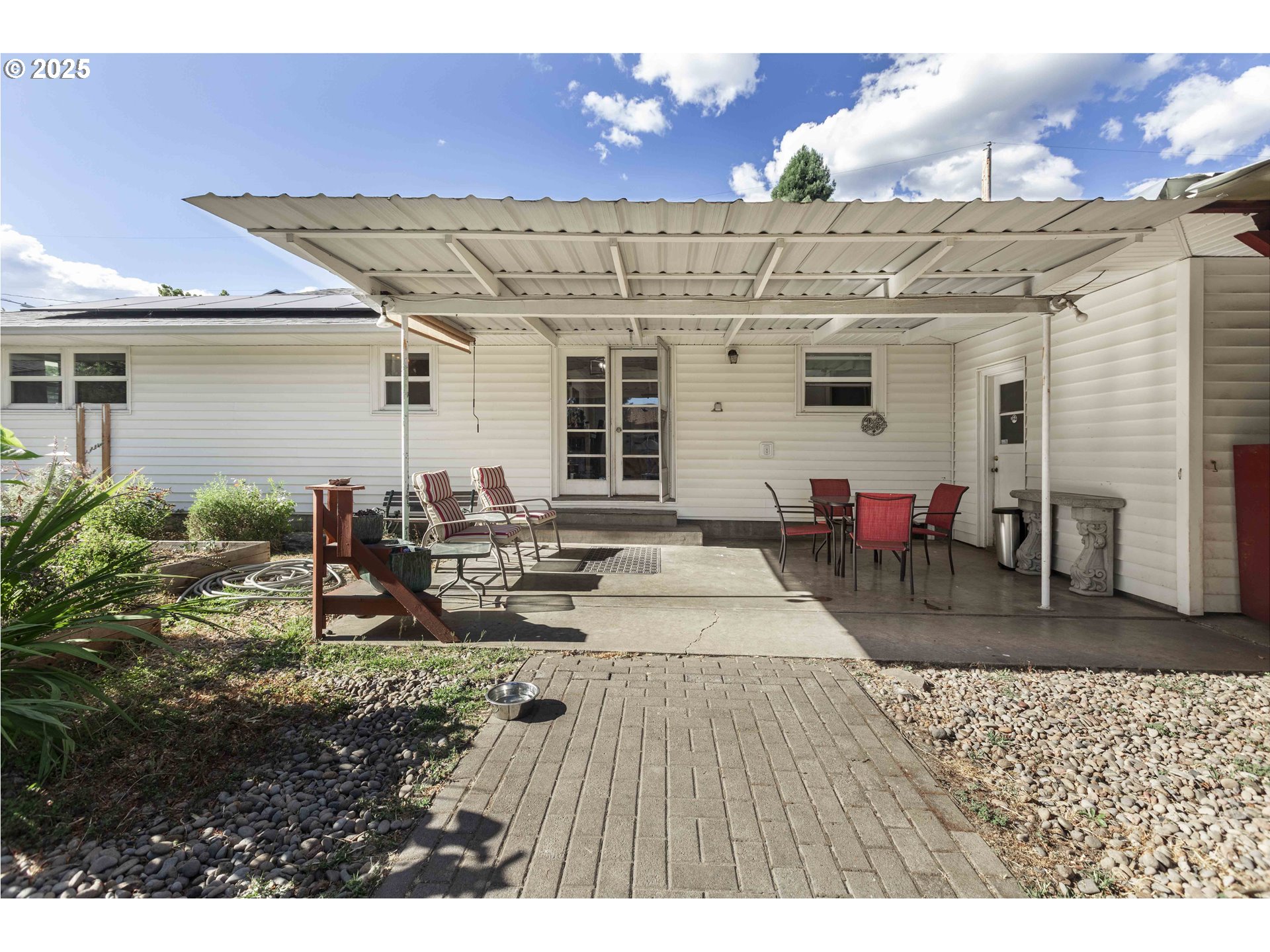 811 Northeast Clyde Place, Unit 116C Grants Pass, OR 97526 - Photo 30 of 37 a view of a patio with table and chairs and potted plants