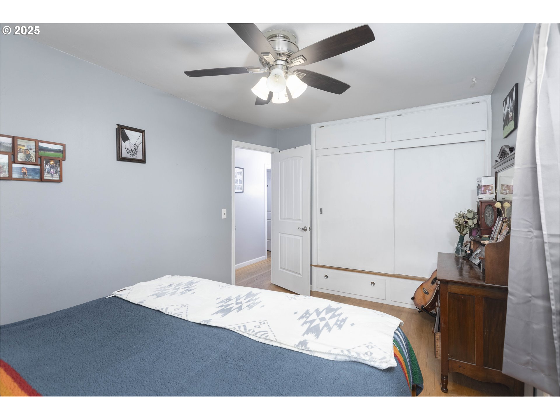 811 Northeast Clyde Place, Unit 116C Grants Pass, OR 97526 - Photo 35 of 37 a bedroom with a bed and a chandelier