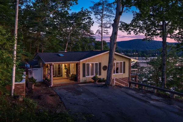 $899,900 | 11642 Holly Circle, Soddy-Daisy, TN 37379