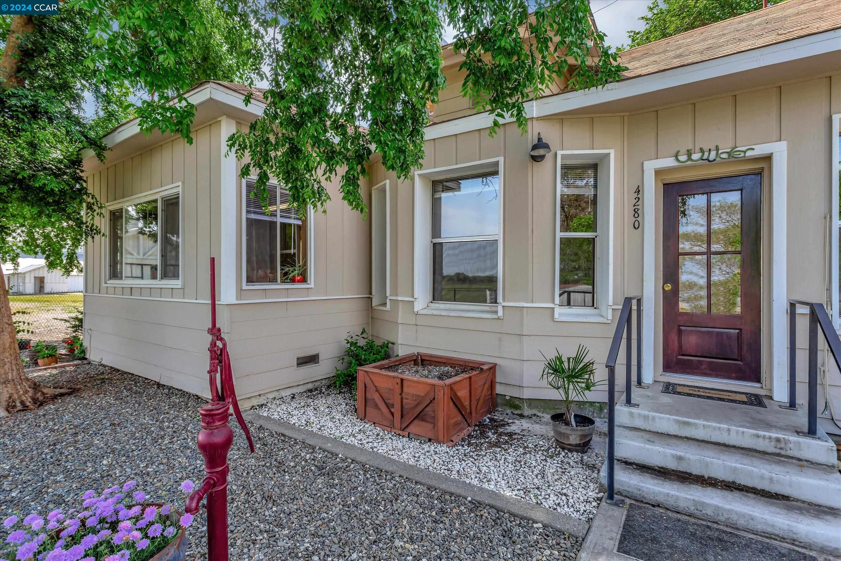 4280 County Rd North  