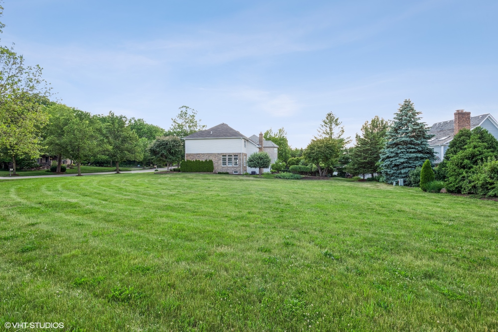 2908 Turnberry Road St. Charles, IL 60174 - Photo 2 of 10 a house view with a garden space