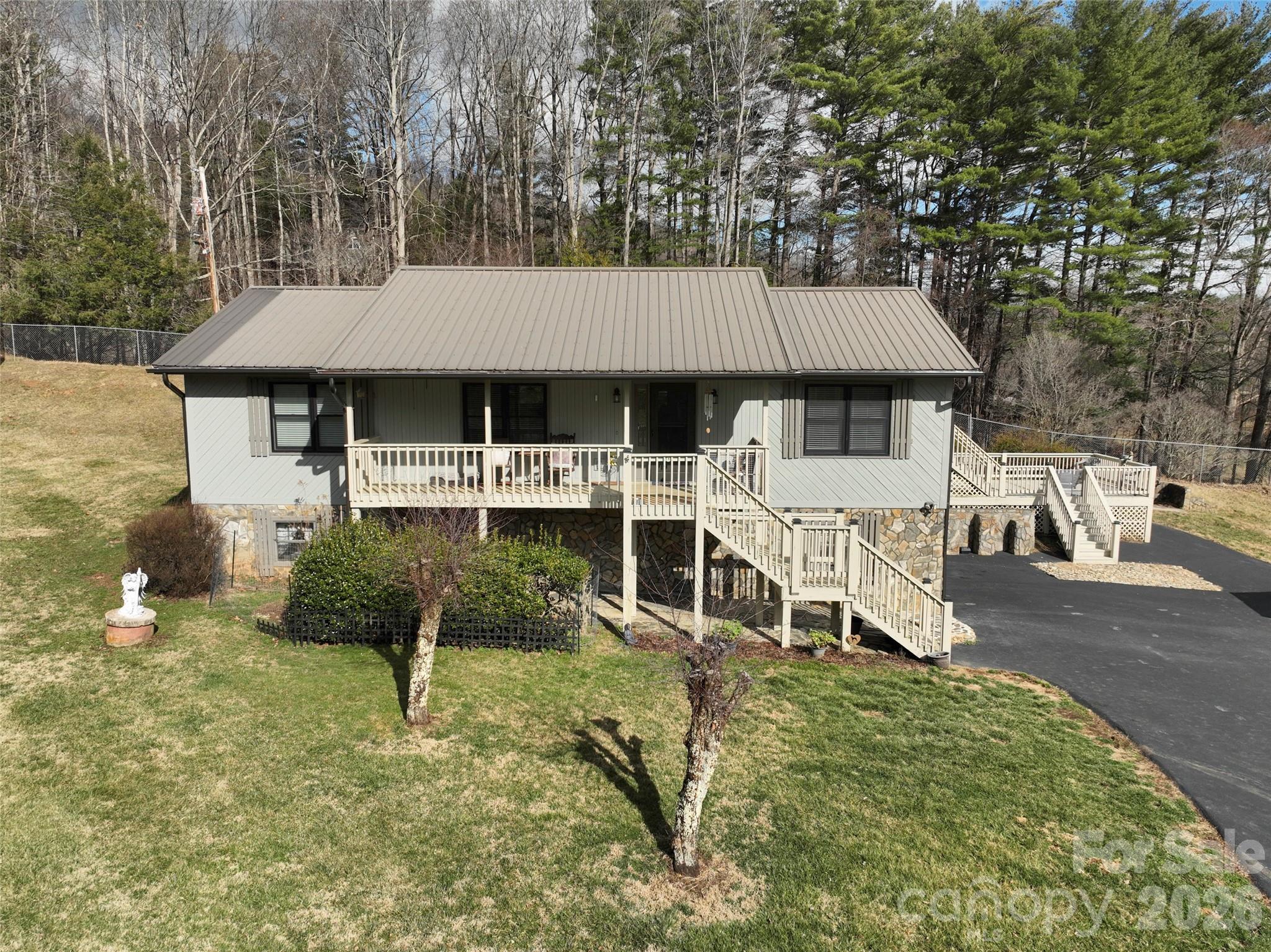 342 Mountain View Road Burnsville, NC 28714 - Photo 1 of 44