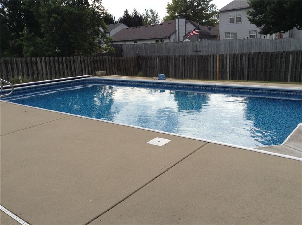 5740 Spring Oaks Way Indianapolis, IN 46237 - Photo 2 of 10 Gallery Image 2