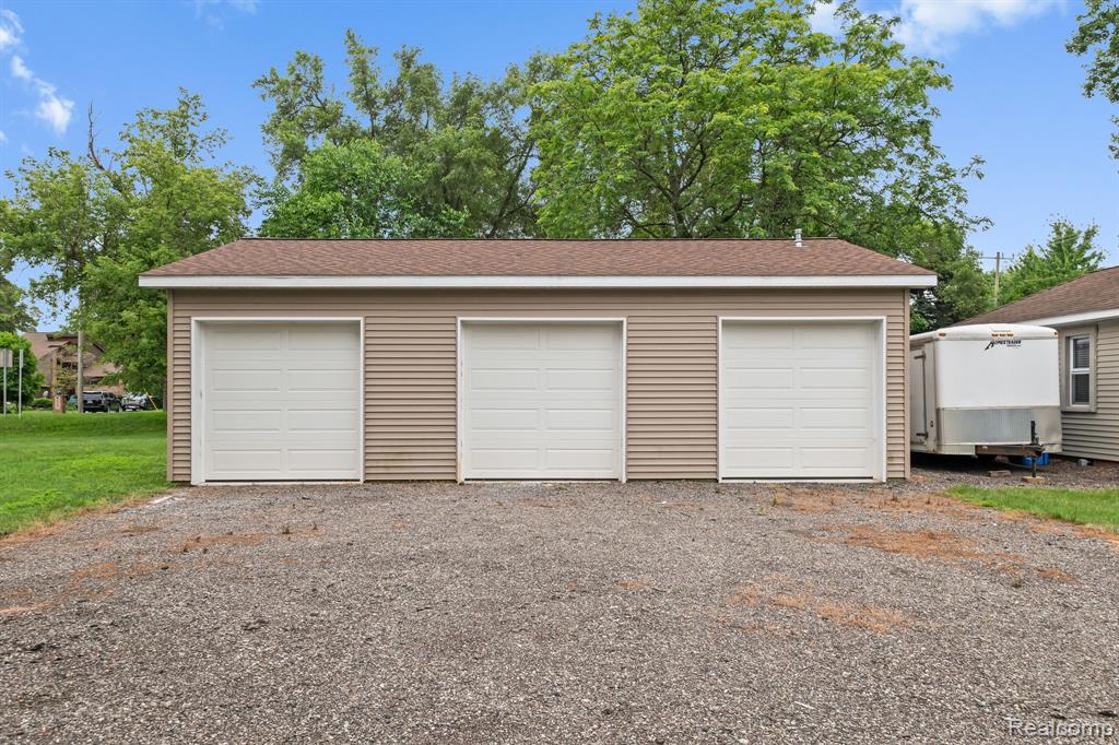 3811 Benstein Road Commerce Township, MI 48382 - Photo 25 of 32 Gallery Image 25