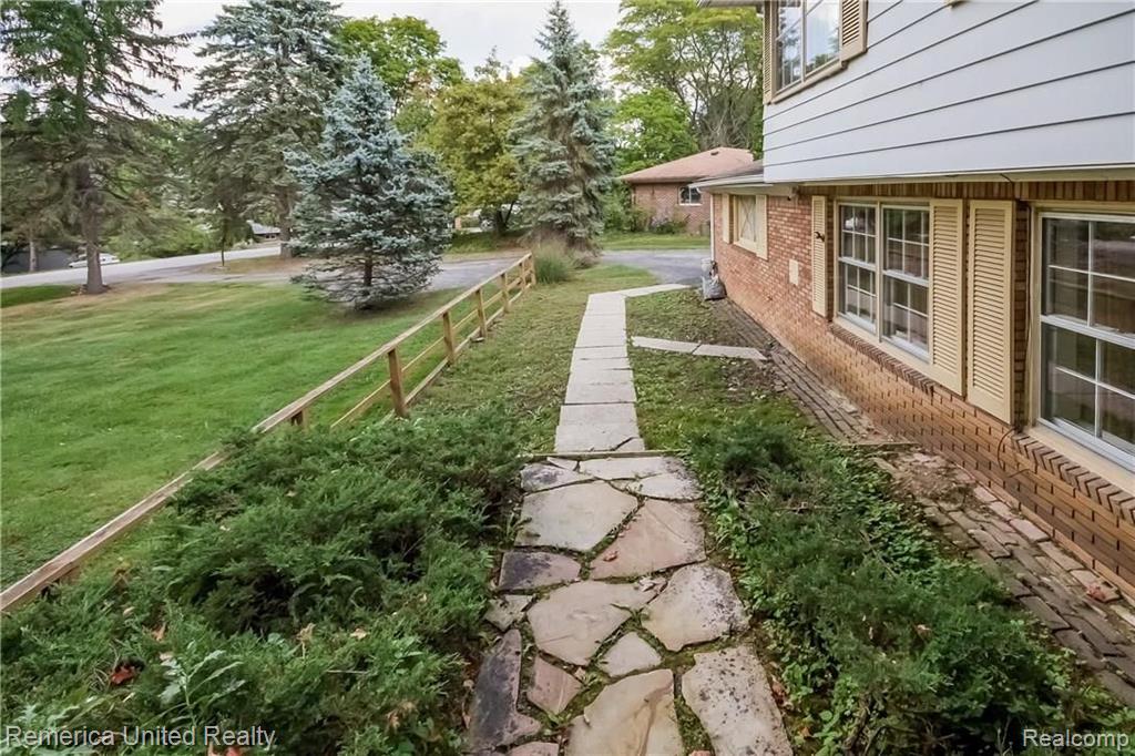 36203 Paddleford Road Farmington Hills, MI 48331 - Photo 27 of 42