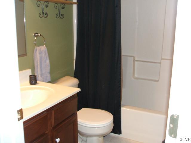 1240 Old Gate Road Northampton, PA 18067 - Photo 28 of 39 2nd full bathroom, upper level