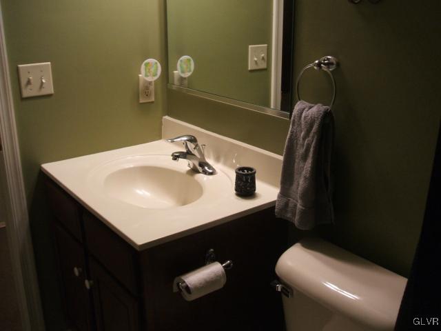 1240 Old Gate Road Northampton, PA 18067 - Photo 29 of 39 full 2nd level bathroom