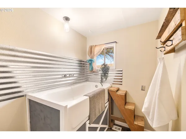 $735,000 | 73000 Gordon Rdg Road, Wasco, OR 97065