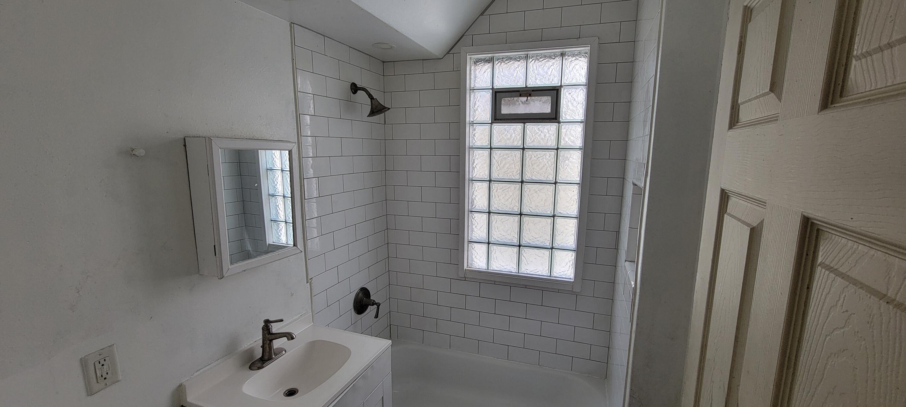 3354 North 2nd Street, Unit 3356 Milwaukee, WI 53212 - Photo 8 of 17 Lwr Bathrm