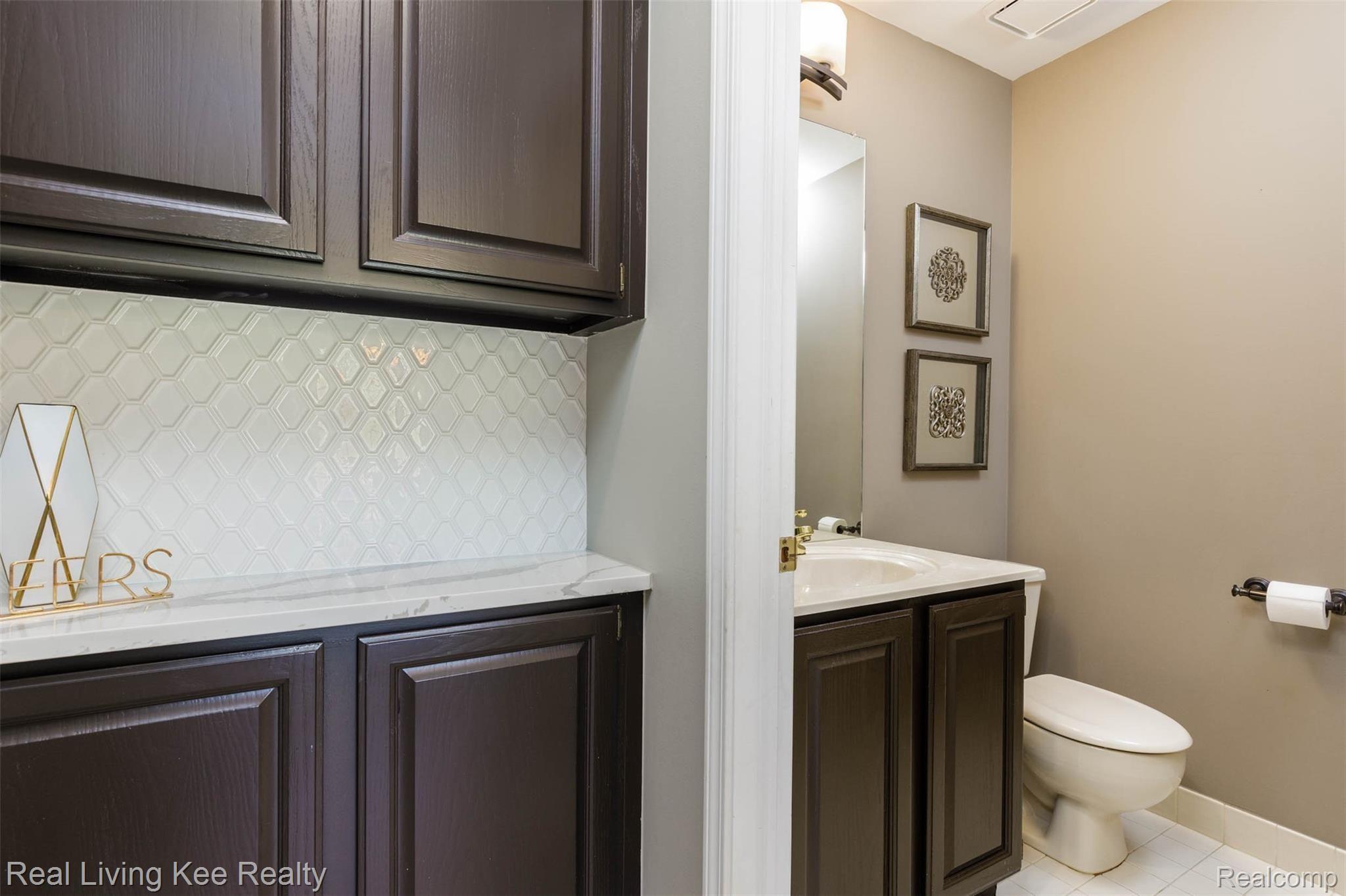 2398 Pleasant View Drive Rochester, MI 48306 - Photo 10 of 49 2398PleasantView-20.jpg