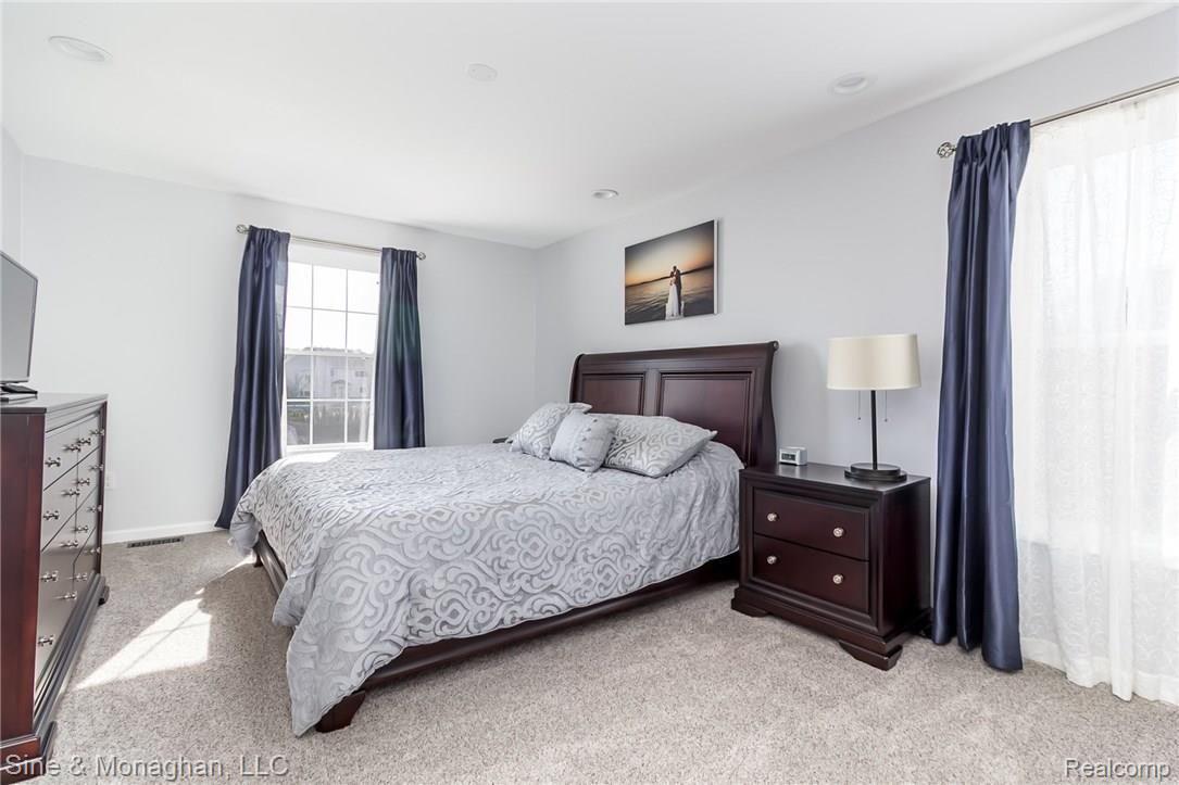 3287 Wren Lane Rochester, MI 48309 - Photo 17 of 28 Master Bedroom