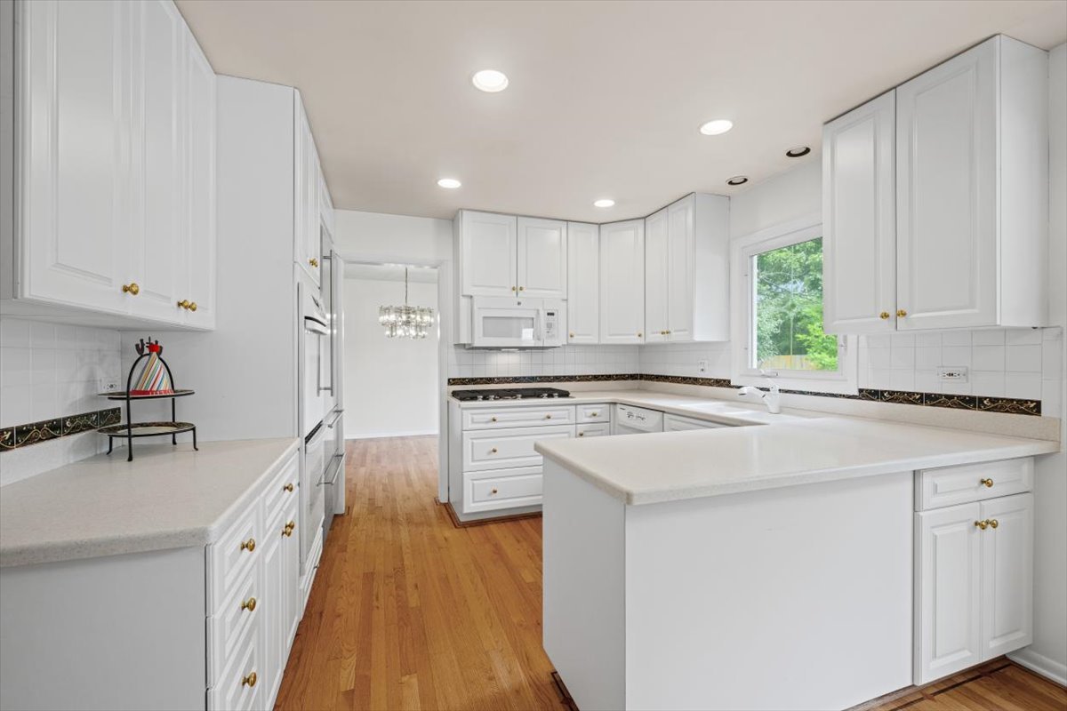 815 Barberry Road Highland Park, IL 60035 - Photo 10 of 36 Gallery Image 10