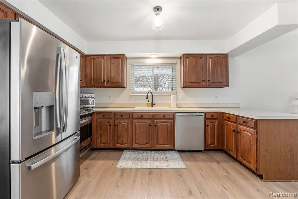 2221 Flanders Drive Rochester Hills, MI 48307 - Photo 10 of 28