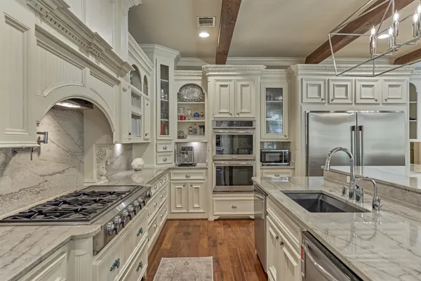 $1,299,900 | 106 Fairwater Drive, Montgomery, TX 77356