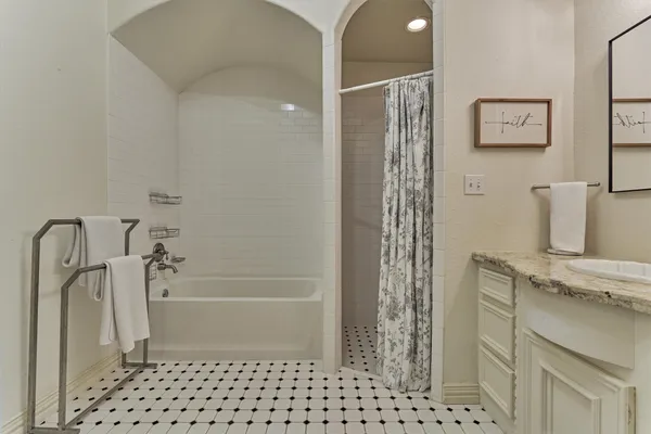 $1,299,900 | 106 Fairwater Drive, Montgomery, TX 77356