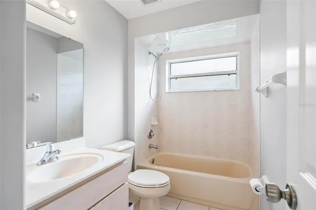 a room with lots of lights