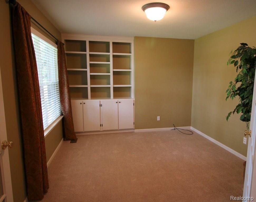 9879 Viewcrest Court Howell, MI 48843 - Photo 5 of 33 IMG_0373.jpg