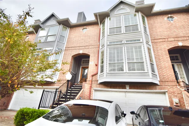 $2,800 | 2024 Welch Street, Houston, TX 77019