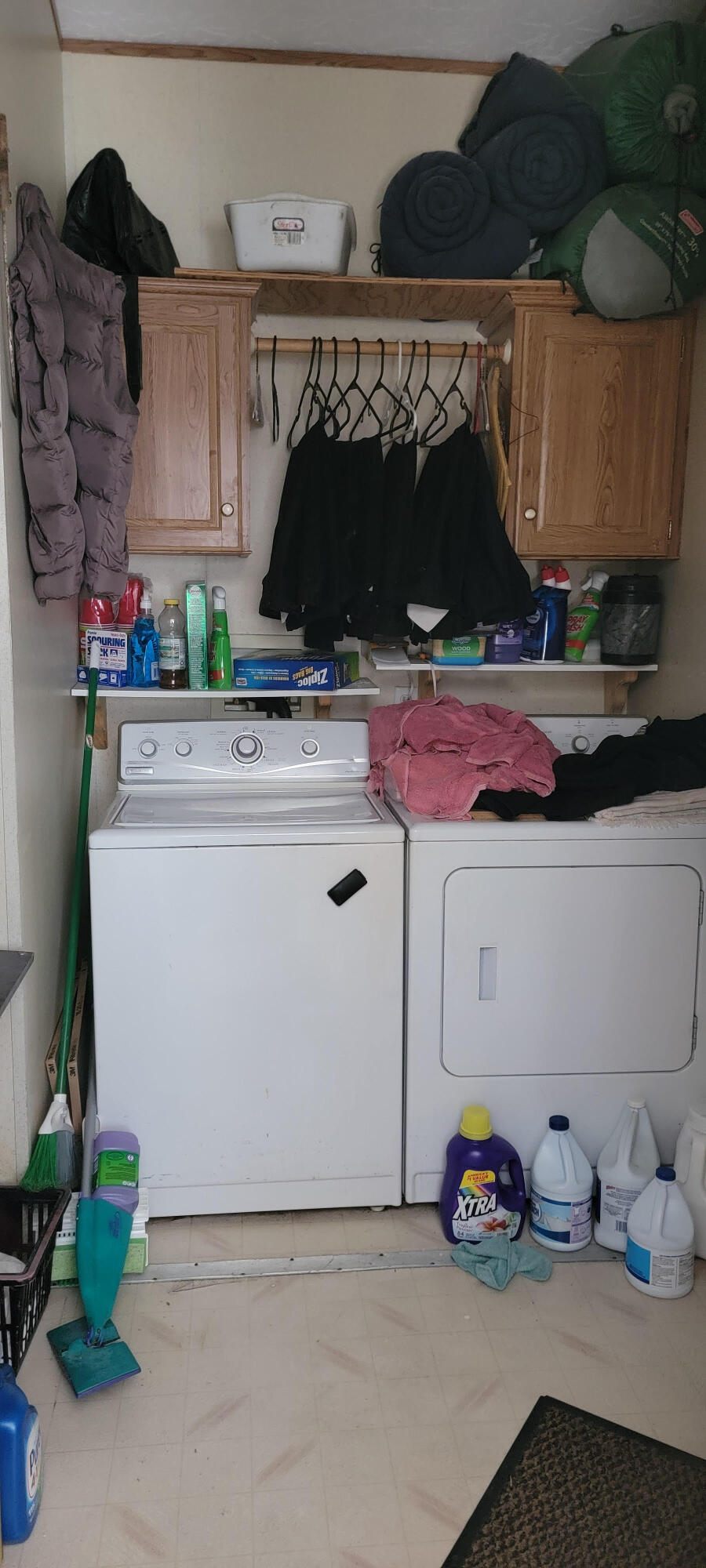 26335 Walker Road Bend, OR 97701 - Photo 22 of 24 Laundry area