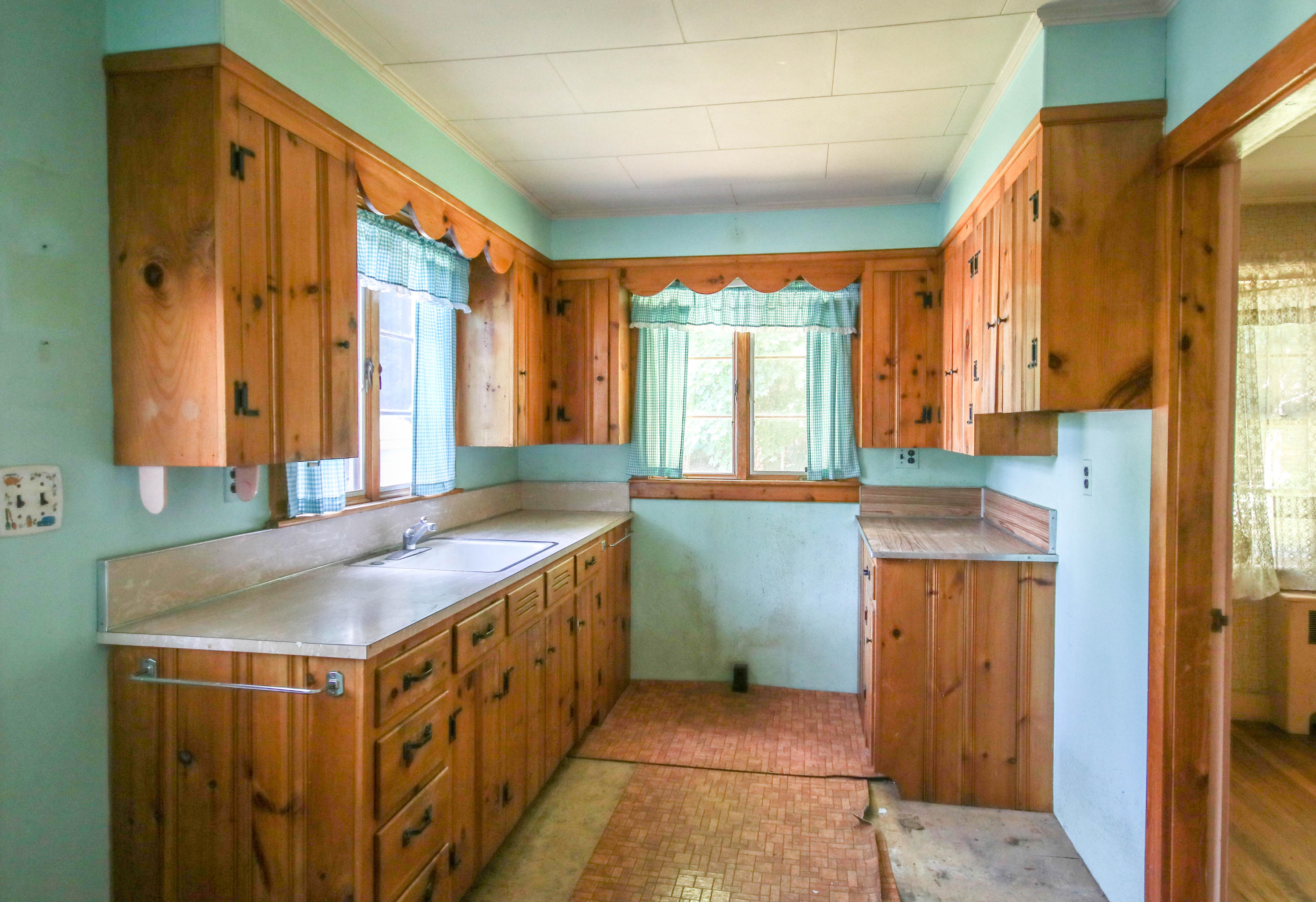 5 Oceanview Road Kennebunk, ME 04043 - Photo 2 of 11 2