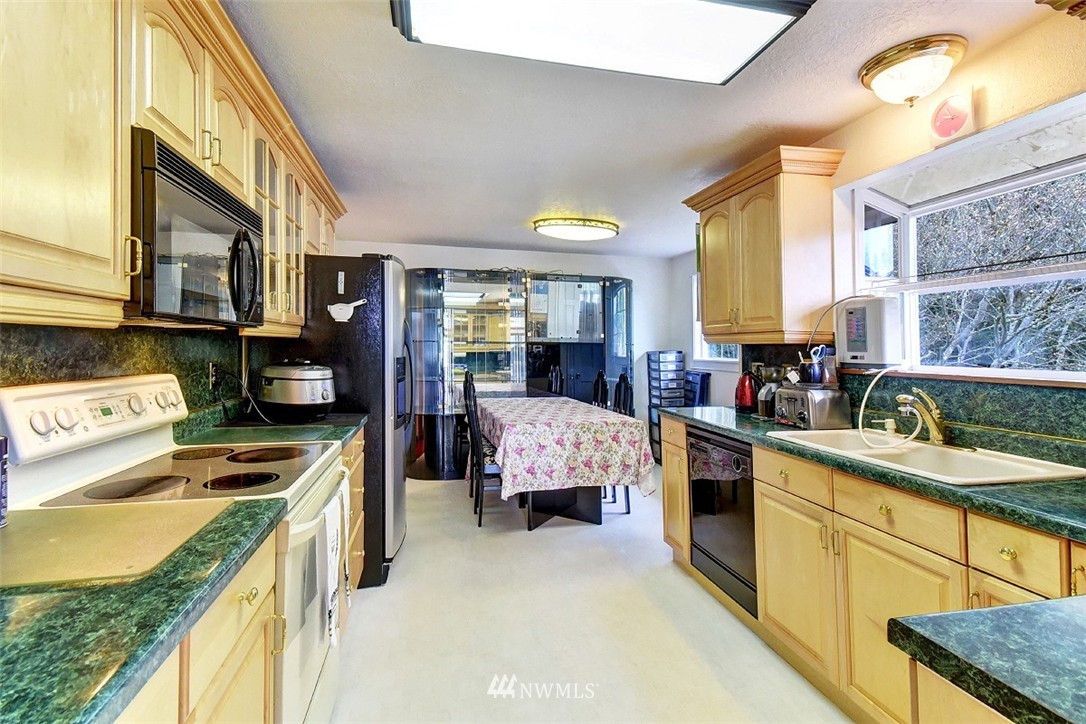 7414 181st Place Southwest Edmonds, WA 98026 - Photo 7 of 20 Gallery Image 7
